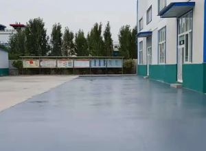 武隆彩色路面喷涂翻新的材料对冬季